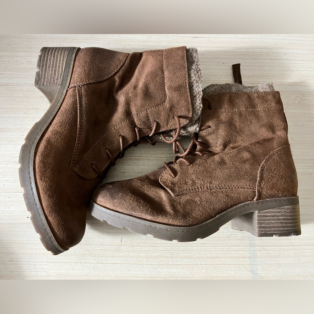 ✨LAST CHANCE ✨Brown Suede Lace-Up Boots